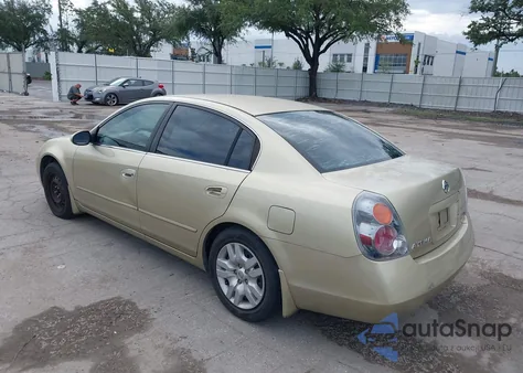 2002 Nissan Altima 2.5 S z USA, uszkodzony, nr VIN 1N4AL11D12C160284